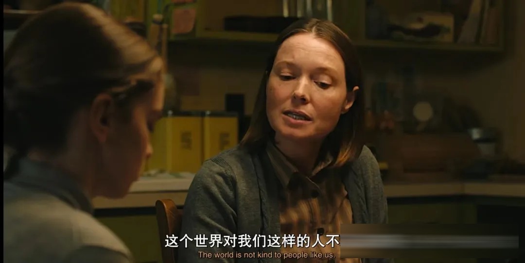 《魔女嘉莉》剧集版:家庭禁锢与校园霸凌,如何把少女逼成“怪物”