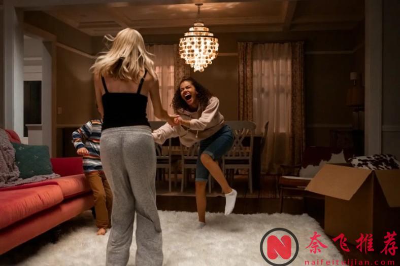 Netflix王牌美剧《金妮与乔治娅》第三季，时隔两年强势回归，这部母女神剧太上头了