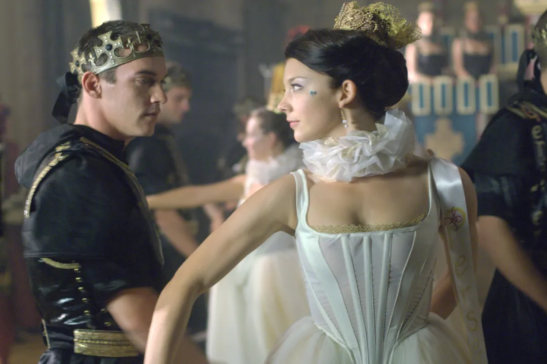 尺度“炸裂”，狗血腐國宮廷劇《都鐸王朝》，一言不合就開車！