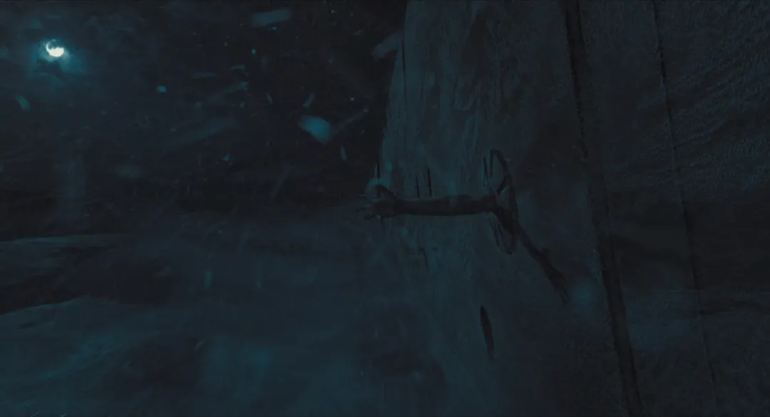 這部韓國偽科幻片突出了末日危機下的醜陋人性，底層人吃蟑螂，上層人吃牛排！