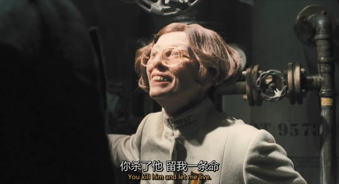 這部韓國偽科幻片突出了末日危機下的醜陋人性，底層人吃蟑螂，上層人吃牛排！