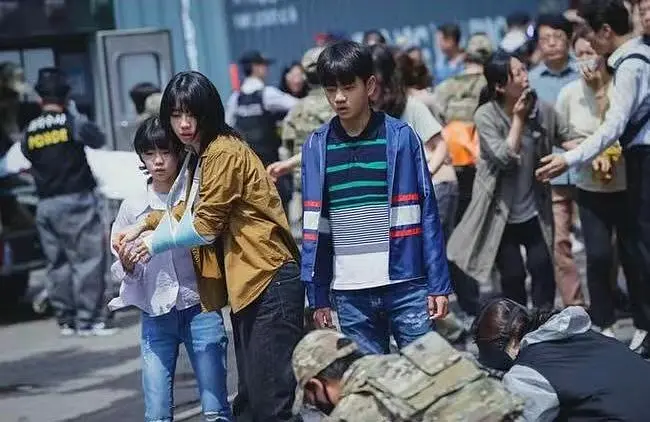 《末日愚者》Netflix科幻末日剧集 小行星300天后撞击韩国！一次放出12集！