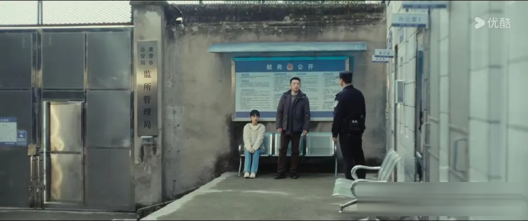 《消失的人》里镜头最少的女孩，才是幕后那个“导演”