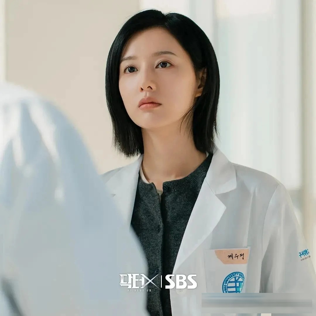 《Doctor X：白色黑手黨時代》：金智媛如何挑戰醫院的等級規則
