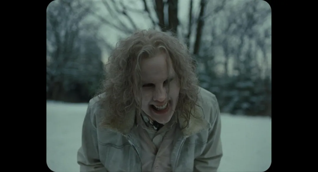 国外爆火的恐怖电影《长腿》，这部烂片能卖出上亿美元的票房，出品公司绝对是营销天才！