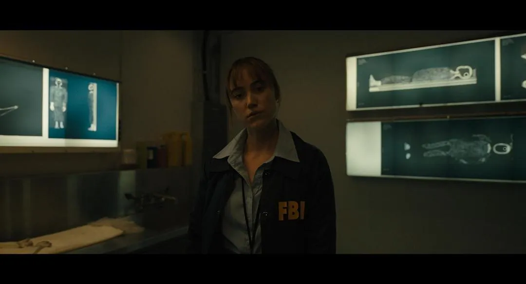 国外爆火的恐怖电影《长腿》，这部烂片能卖出上亿美元的票房，出品公司绝对是营销天才！