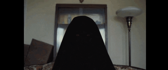 国外爆火的恐怖电影《长腿》，这部烂片能卖出上亿美元的票房，出品公司绝对是营销天才！