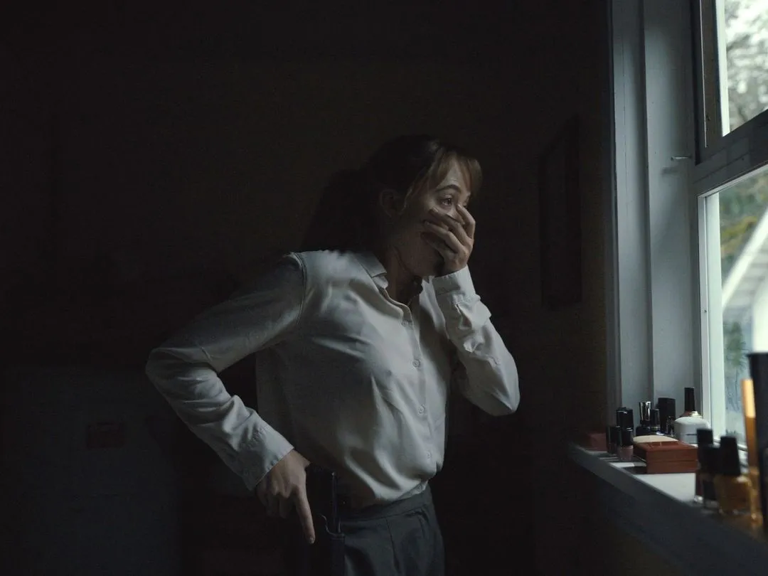 国外爆火的恐怖电影《长腿》，这部烂片能卖出上亿美元的票房，出品公司绝对是营销天才！