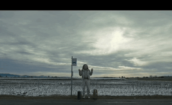 国外爆火的恐怖电影《长腿》，这部烂片能卖出上亿美元的票房，出品公司绝对是营销天才！