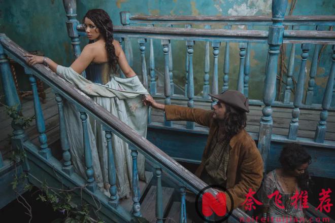 Starz出品的海盗题材史诗巨作《黑帆》，使男人荷尔蒙爆棚的冒险电影