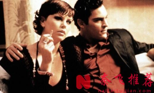 《瘋狂的麥克斯/瘋狂麥斯：憤怒道/末日先鋒》女主查理茲·塞隆拍過的大尺度R級電影