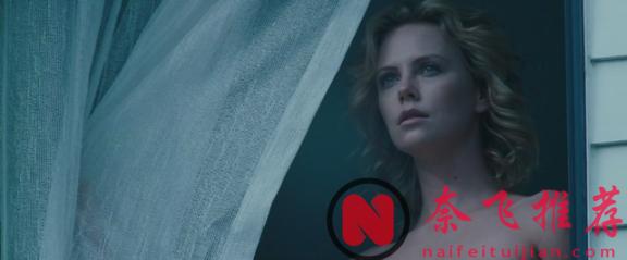 《瘋狂的麥克斯/瘋狂麥斯：憤怒道/末日先鋒》女主查理茲·塞隆拍過的大尺度R級電影