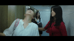 韩国拍的这部R级复仇片《姐姐/复仇血天使》，女主角手撕一众人渣的爽片，看着太过瘾了！