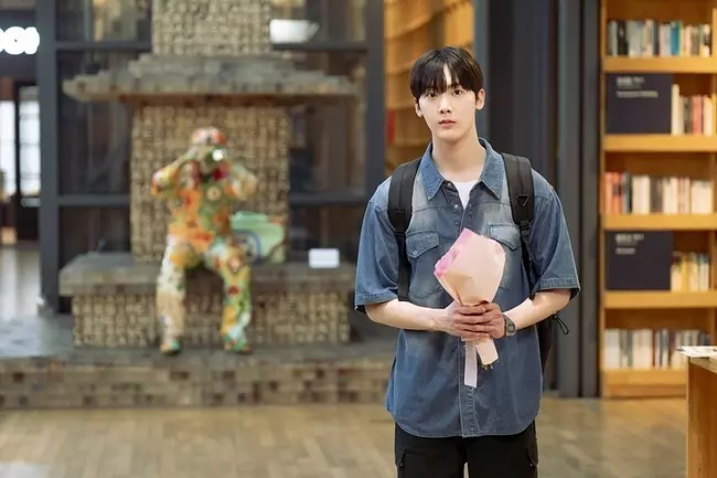 人气漫改韩剧《我的女友比我帅》开播，可爱女友一夜变成花美男