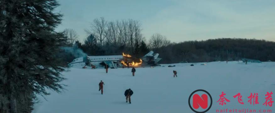 美国最新创意警匪片《失序边缘/冰封边狱》：一群重刑犯和几个法警在阿拉斯加的荒野上干架！