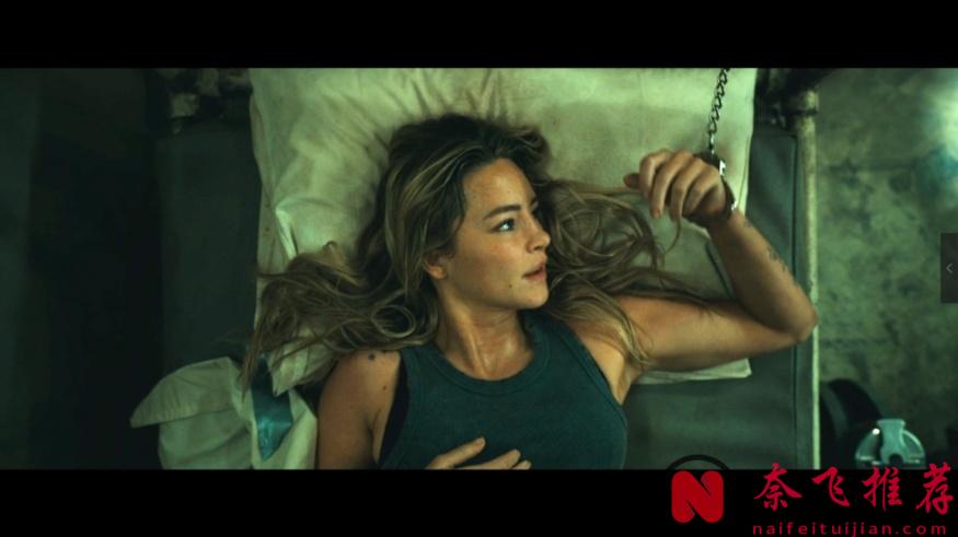 尺度+驚悚，這R級爽片《危險動物/鯊人魔》真生猛，是一部超出預期的驚悚佳作！