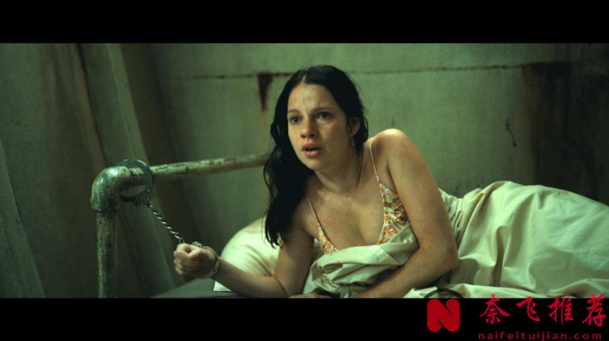 尺度+驚悚，這R級爽片《危險動物/鯊人魔》真生猛，是一部超出預期的驚悚佳作！