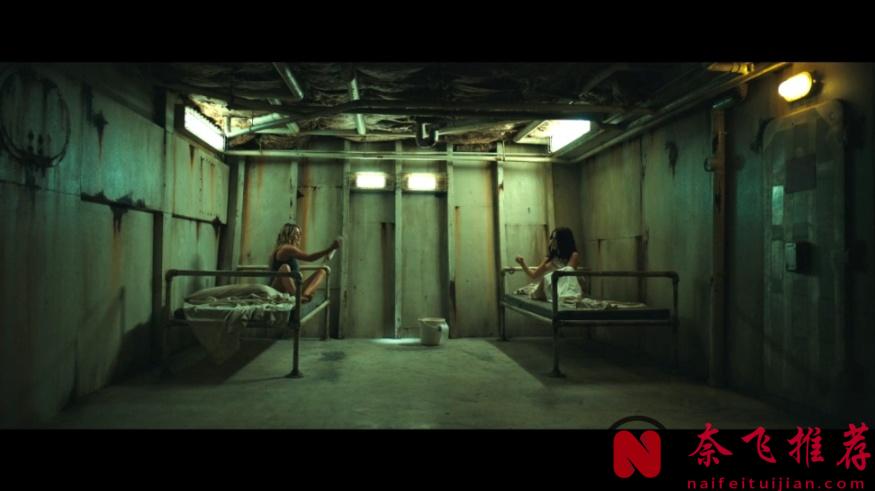 尺度+驚悚，這R級爽片《危險動物/鯊人魔》真生猛，是一部超出預期的驚悚佳作！