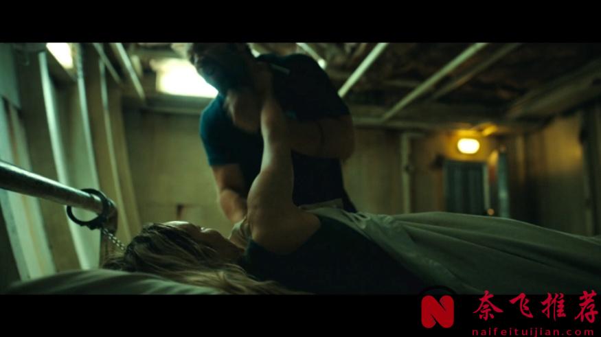 尺度+驚悚，這R級爽片《危險動物/鯊人魔》真生猛，是一部超出預期的驚悚佳作！