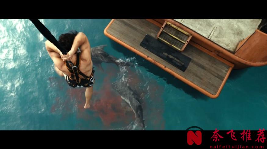 尺度+驚悚，這R級爽片《危險動物/鯊人魔》真生猛，是一部超出預期的驚悚佳作！