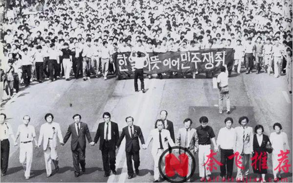 万字长文从多个角度深度解析韩国高分电影《12.12：首尔之春》