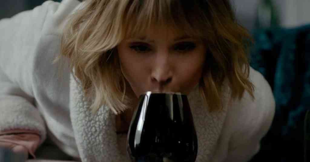 克里斯汀·貝爾《窗邊女孩眼中對街的屋中女子》影劇是根據書改編的嗎?