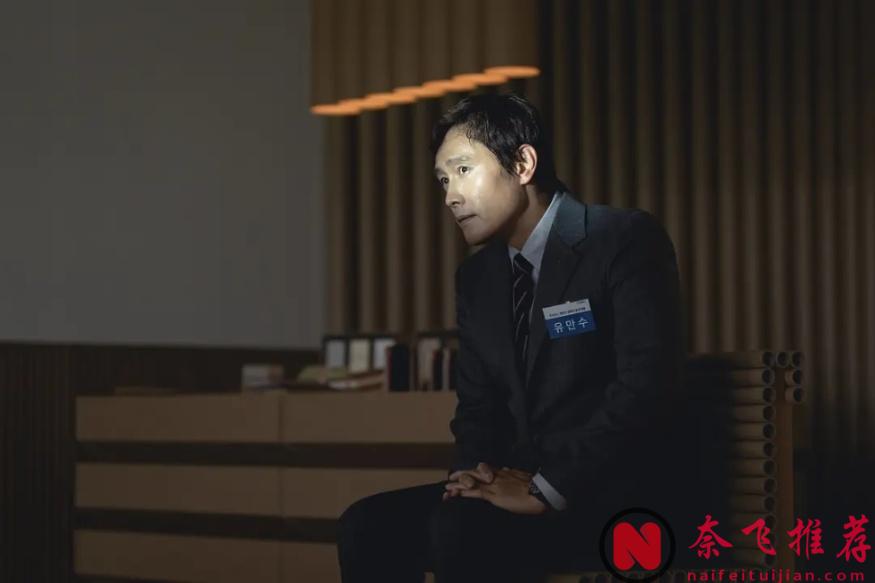 狂攬多項大獎！這部拍透中產困境的《無可奈何/選擇有罪/徵人啟弒》，又爽又癲又上頭