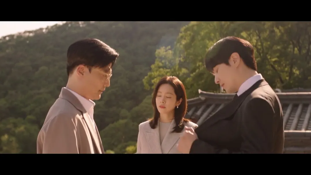 又一部职场罗曼史韩剧《金秘书为何那样》，冷面女霸总下嫁男秘书当后妈，真敢拍