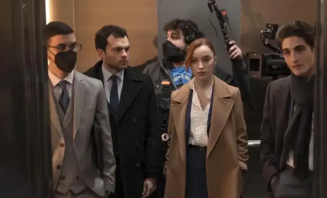 Netflix小成本R级电影：这就是和女上司谈爱的代价