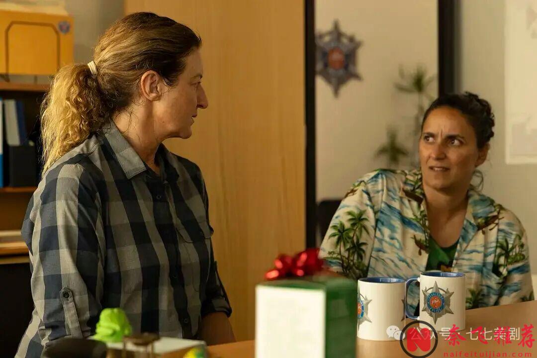 一只鳄鱼，嘴里叼着一只手，画面定格！这部9分犯罪神剧《戴洛奇小镇/戴洛克小镇》第二季终于回归！