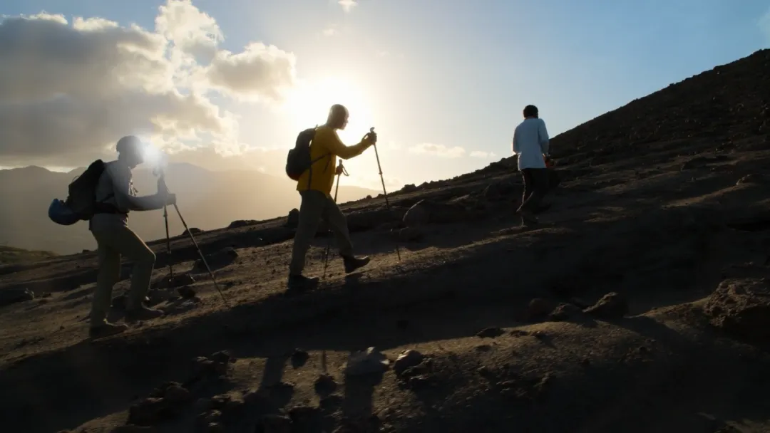 超震撼9.2分冒险纪录片《带你探索地球/探访超凡地球》！威尔史密斯：这是从未见过的世界...