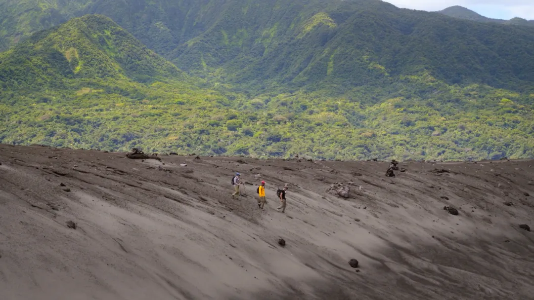 超震撼9.2分冒险纪录片《带你探索地球/探访超凡地球》！威尔史密斯：这是从未见过的世界...
