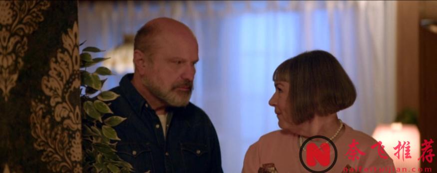 太瘋了！這部有點冷門，但無厘頭瘋癲又好笑的尺度新作《一家巧多事》已上線。