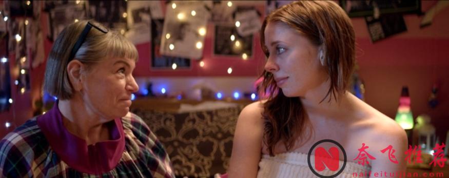 太瘋了！這部有點冷門，但無厘頭瘋癲又好笑的尺度新作《一家巧多事》已上線。