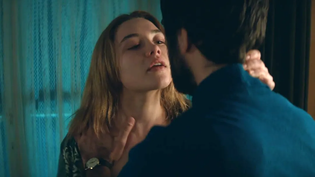 諜戰題材英劇《女鼓手》講述了一場跨越國界的諜戰迷情，出自名導的冷門佳作！