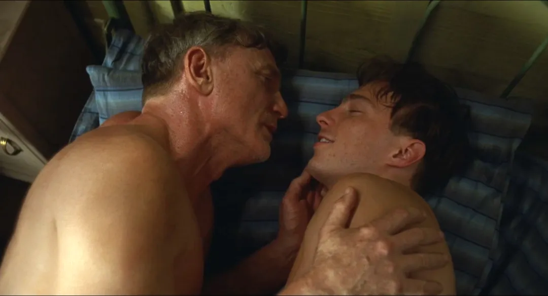 什么？007居然拍了一部同性题材的电影《酷儿》，这是我能看的吗？