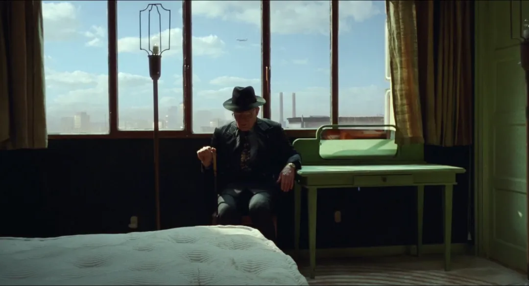 什么？007居然拍了一部同性题材的电影《酷儿》，这是我能看的吗？