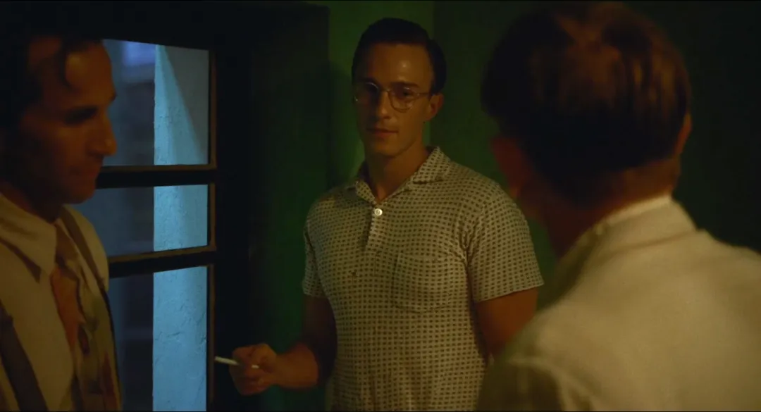 什么？007居然拍了一部同性题材的电影《酷儿》，这是我能看的吗？