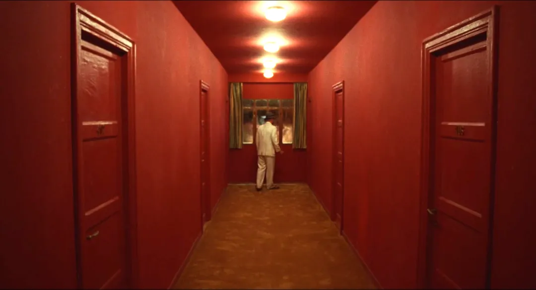 什么？007居然拍了一部同性题材的电影《酷儿》，这是我能看的吗？