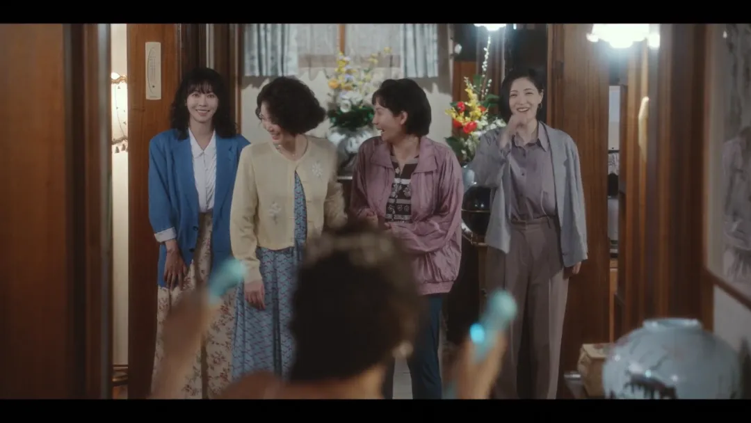 Netflix最新韩剧《贞淑的推销》上线，四个农村妇女，组团推销成年人用品的喜剧故事！