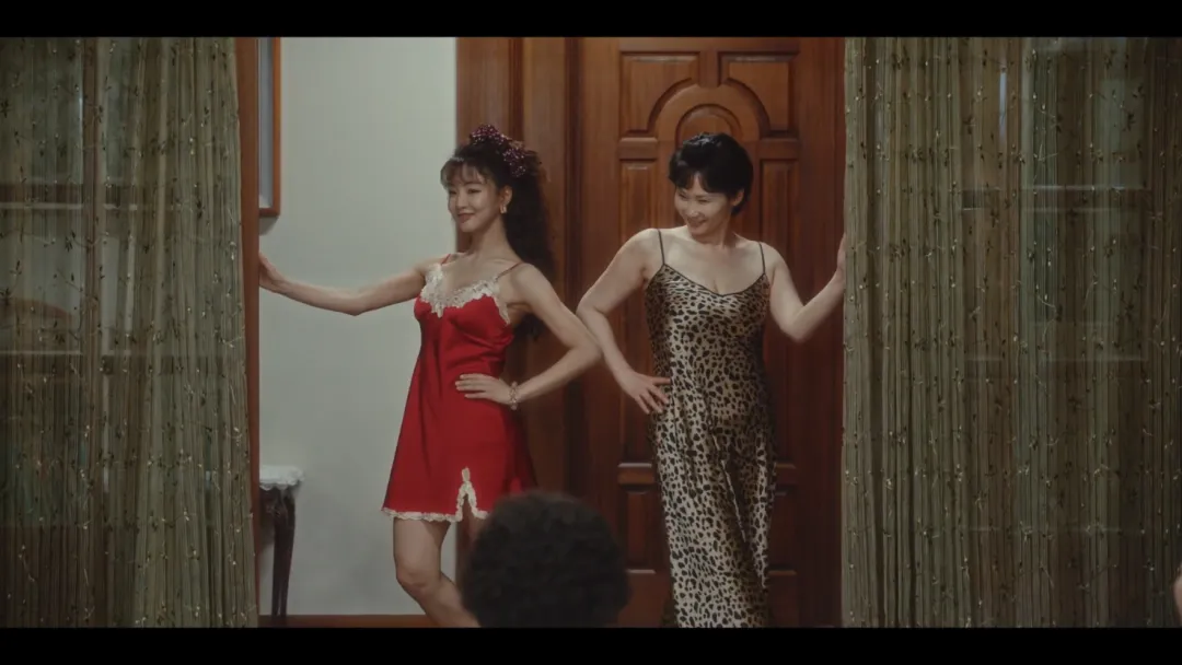 Netflix最新韩剧《贞淑的推销》上线，四个农村妇女，组团推销成年人用品的喜剧故事！