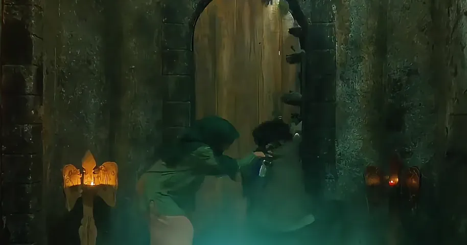 开年必看！2025印尼首部惊悚巨作《塔古特》，尸体跪拜恶灵，村庄陷入恐怖献祭噩梦！