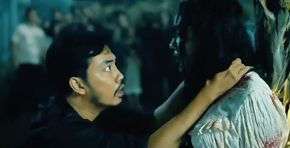 开年必看！2025印尼首部惊悚巨作《塔古特》，尸体跪拜恶灵，村庄陷入恐怖献祭噩梦！