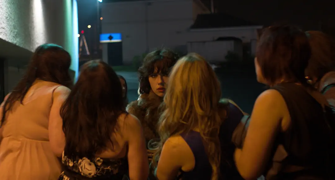 寡姐最大胆的演出，这部烂番茄84%却毁誉参半的cult片《皮囊之下/皮下之慌/肌肤之侵》让人不寒而栗