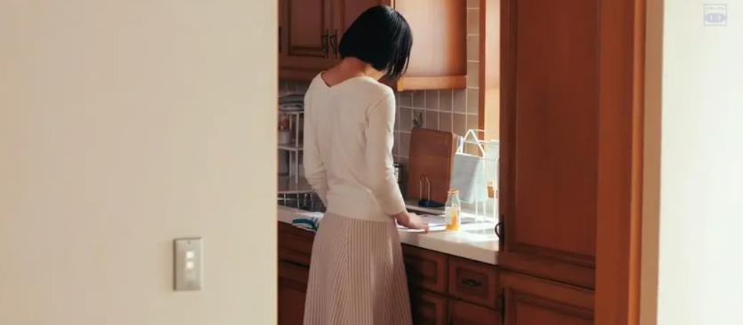 「島」系列電影「紅/慾火烈愛(臺) 」：在討論本片的尺度問題時，也看到了赤裸的人性