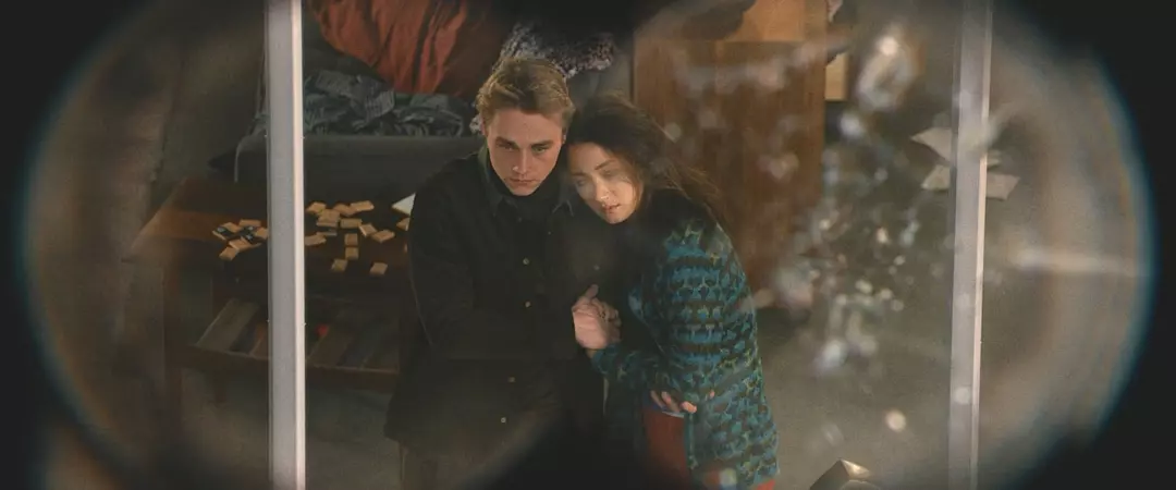 一扇窗戶引發的連環悲劇，這部9.1分神作《偷窺者/偷窺成魔》值得深夜獨享