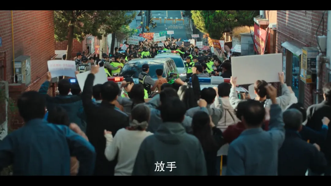 淫魔今日出狱，民众愤怒！《武道事务官》负责监督~