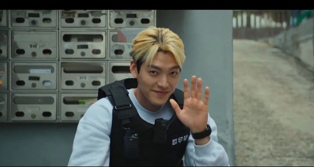 淫魔今日出狱，民众愤怒！《武道事务官》负责监督~