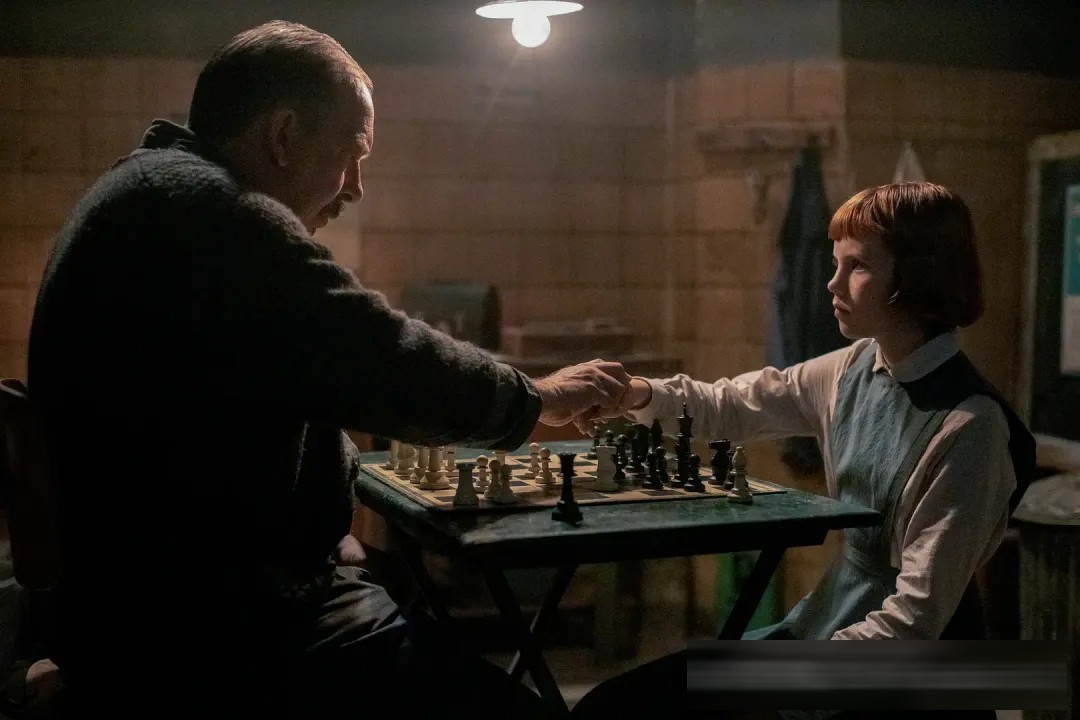 《後翼棄兵》:天才棋手,如何走出藥物與酒精的困局