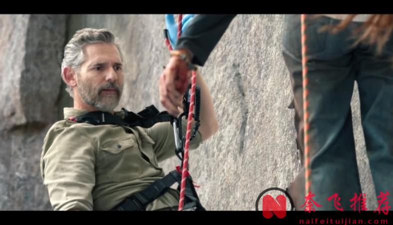Netflix又炸出一部悬疑新剧《荒境狂途》！攀岩的时候被掉落的尸体砸中...